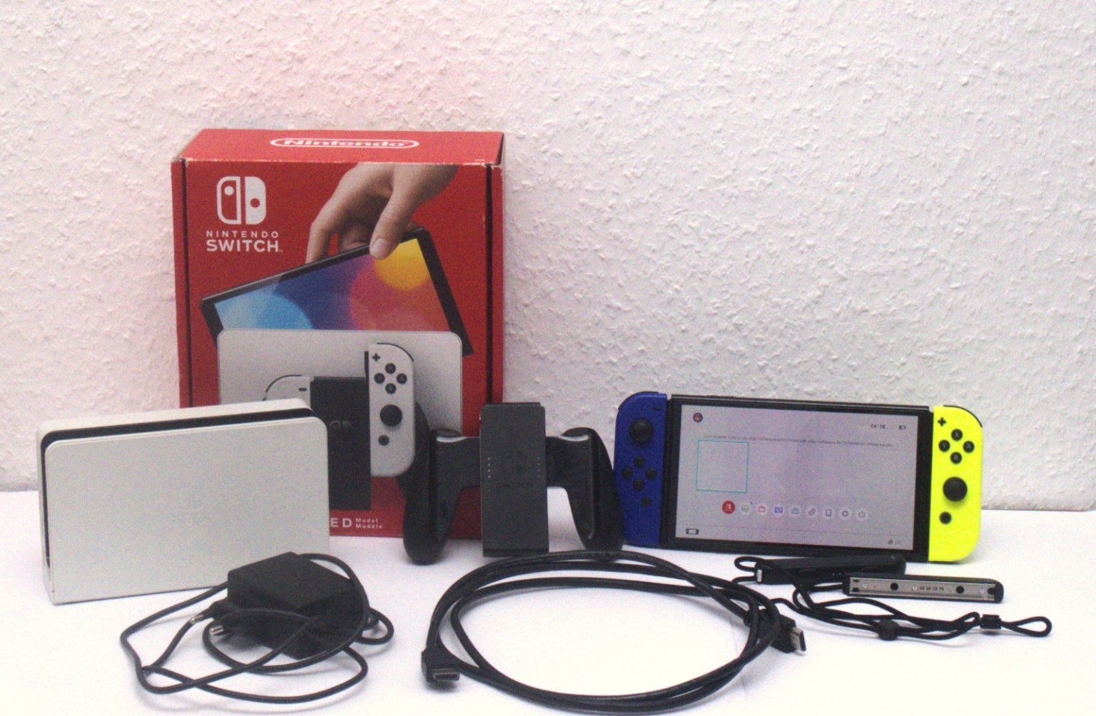 Nintendo Switch OLED – Joy-Cons blau / neongelb · weißes Dock · ohne microSD